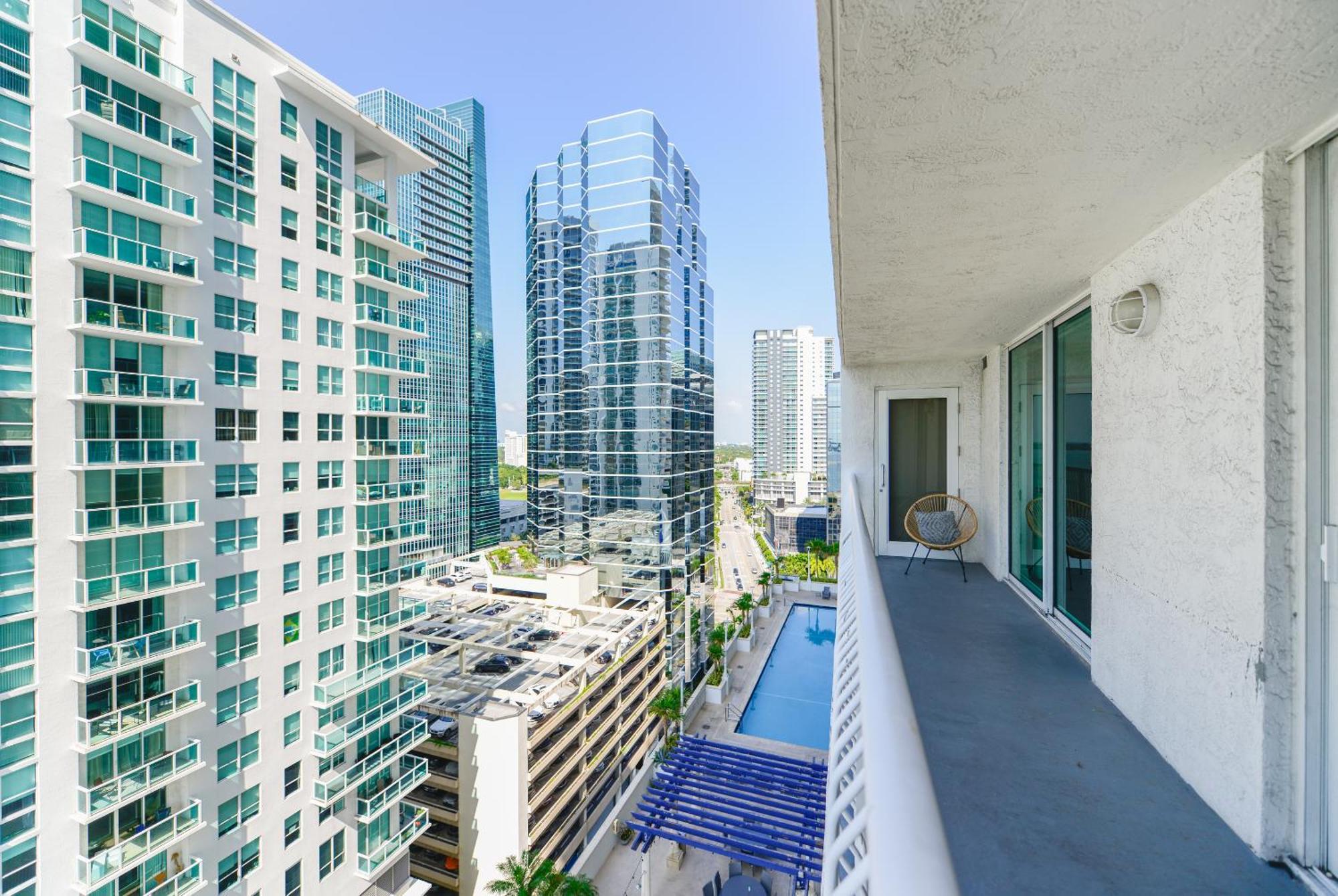 Amazing 3 Bedroom Condo At Brickell With Pool Miami Eksteriør billede